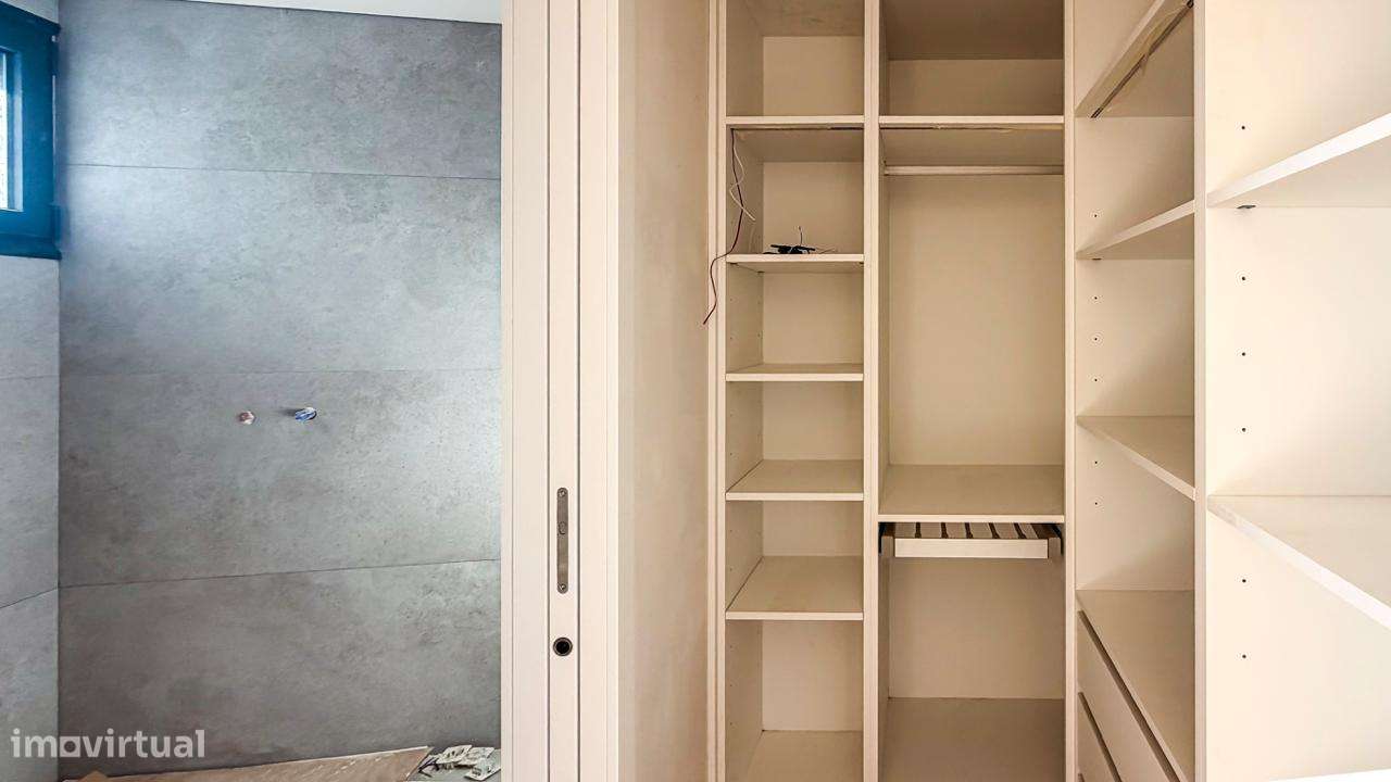 MORADIA NOVA - Com PISCINA  e  JARDIM .-21