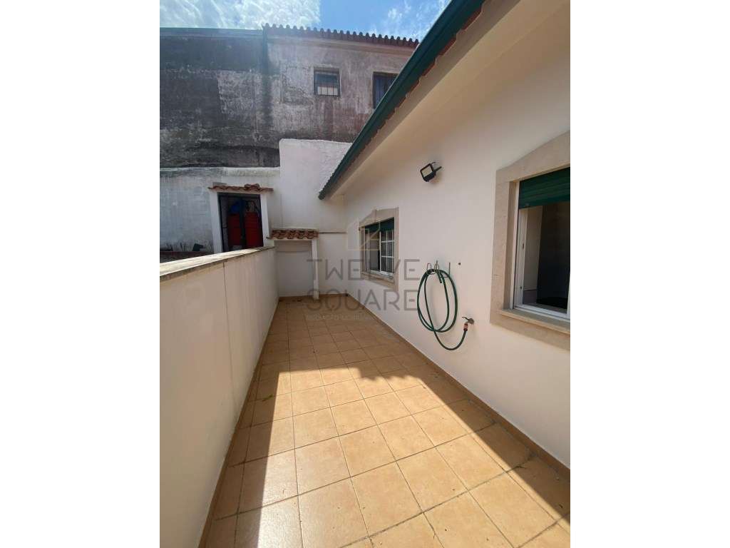 Moradia T2 com Logradouro Exterior no Reguengo do Fétal, Batalha-12