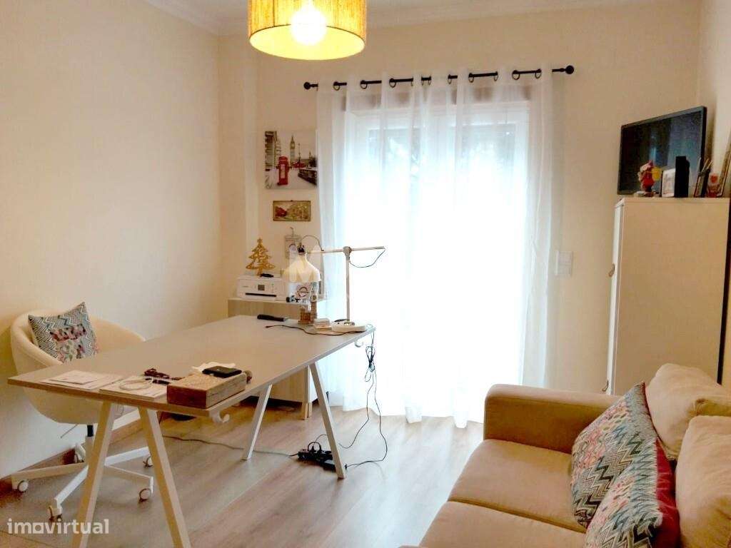 Moradia T3 Contemporânea com Suite, Painéis Solares, Garagem e Terraço-12