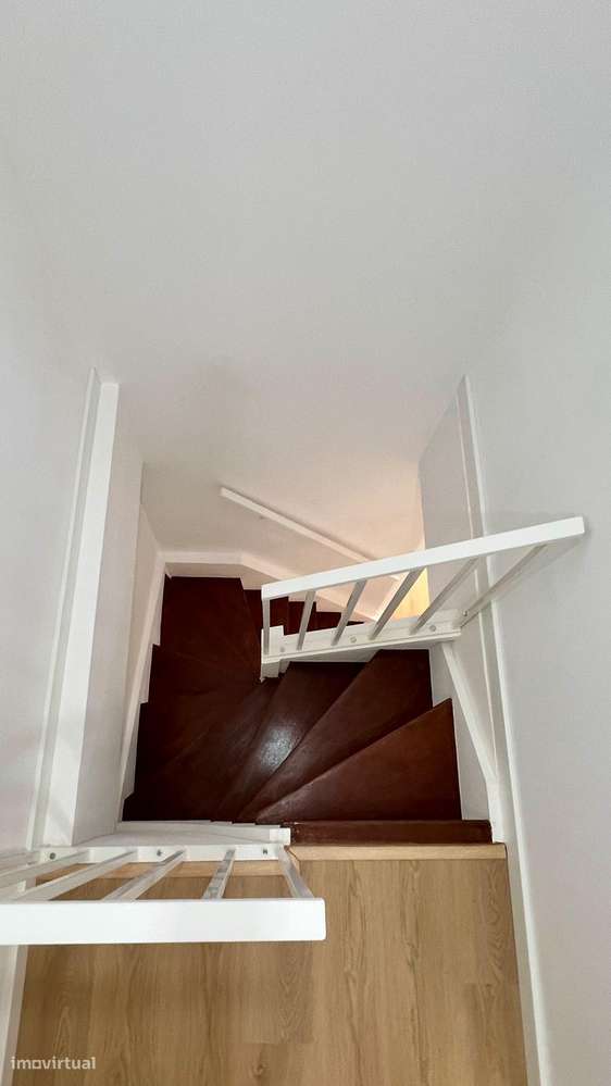 Apartamento T3+1 Duplex | 154 m² | Totalmente Remodelado | Queluz-29