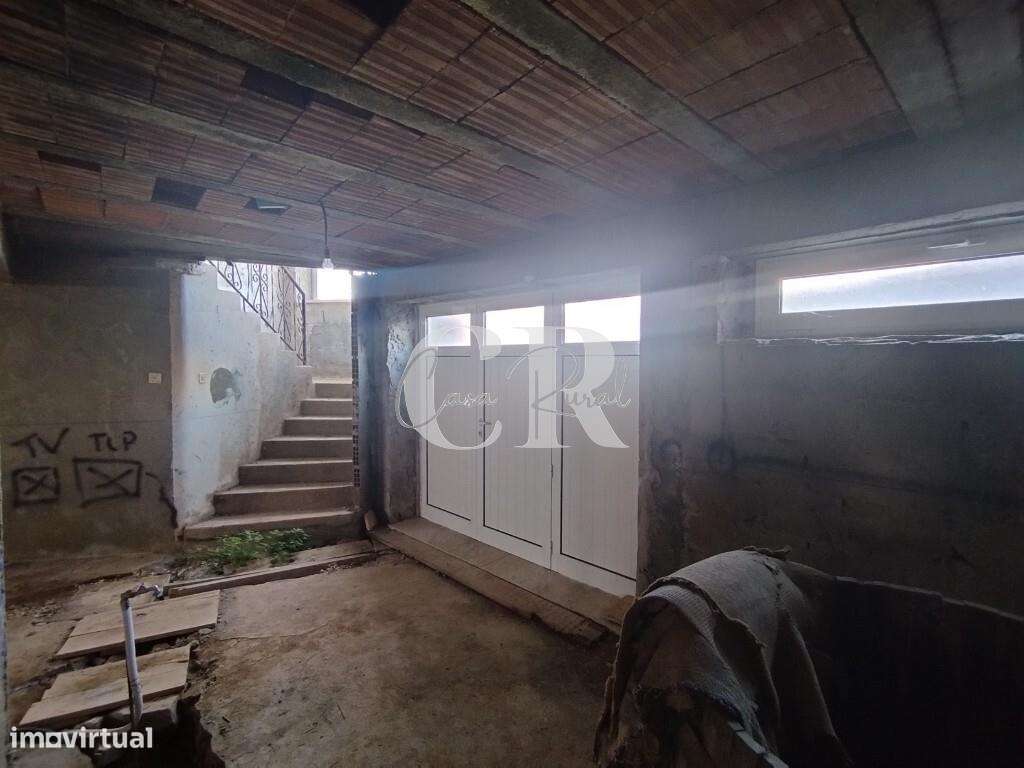 Moradia para restaurar-9