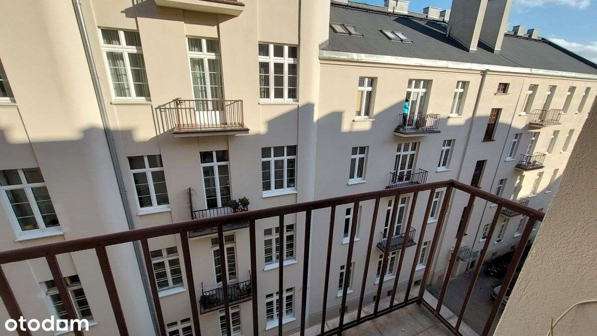 Kamienica pod Atlasami, winda, dworzec-12