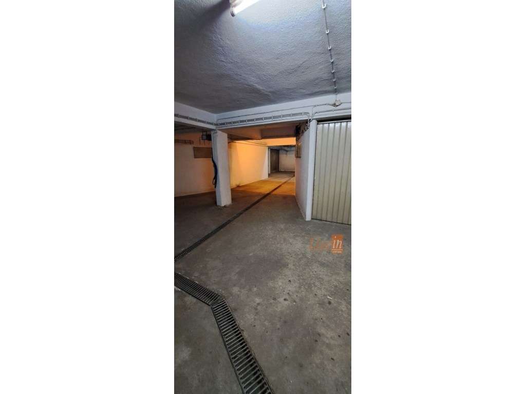 Garagem (BOX) com 18 m2 em Mem Martins - Grande imagem: 5/9