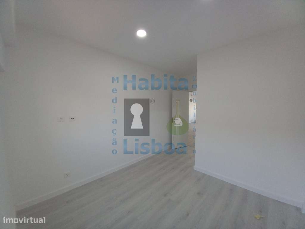 Duplex T3 Com Terraço junto à Praia Costa da Caparica-10