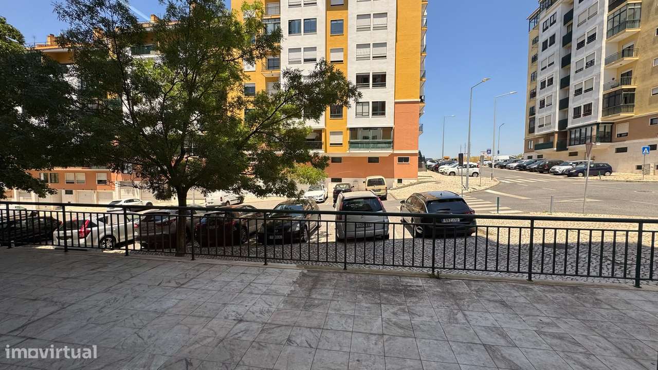 Trespasse de restaurante totalmente equipado em Massamá Norte-21
