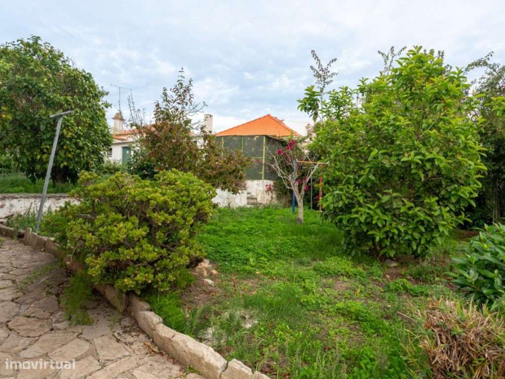 Moradia T5 com jardim para venda no centro do Estoril - Grande imagem: 5/29