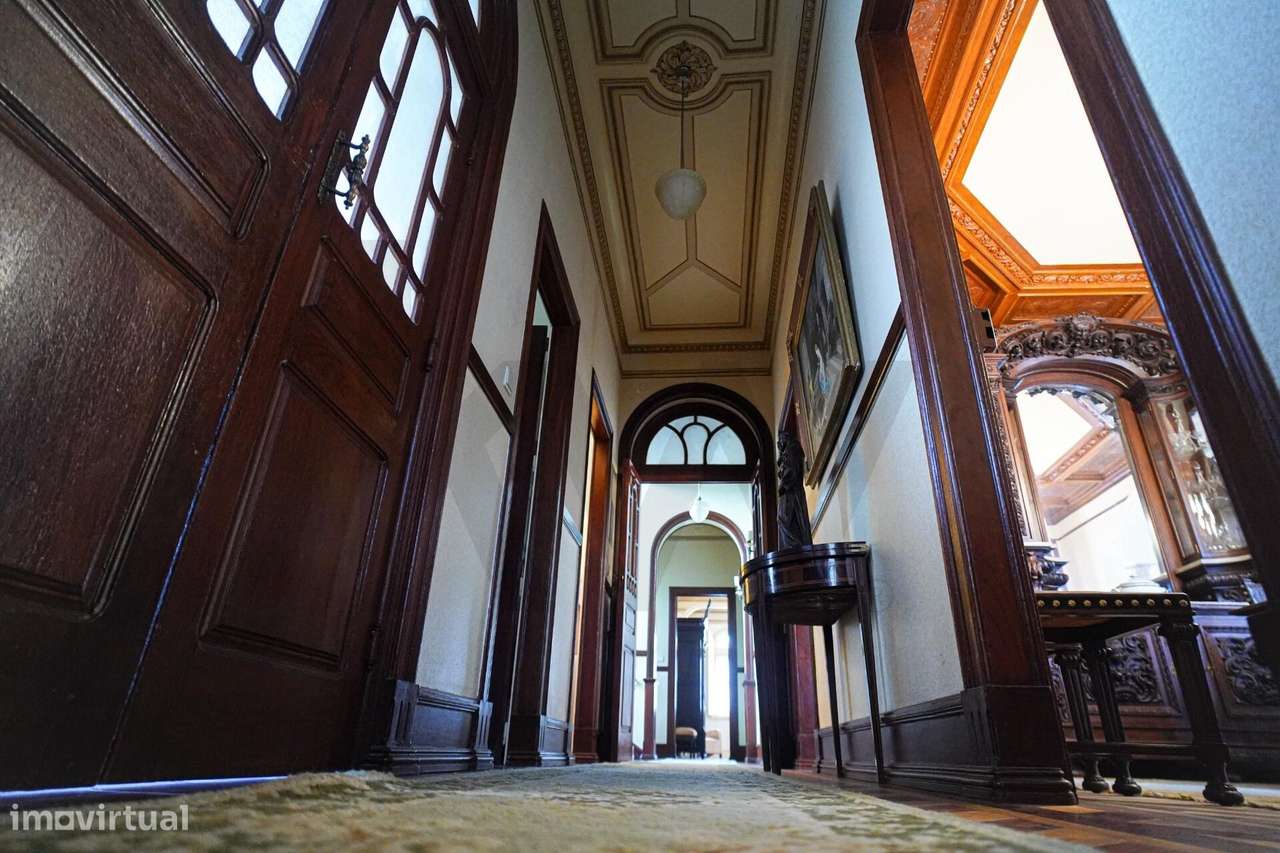 Palacete único dos anos 30 do séc. XX ergue-se no coração de Alcanena-31