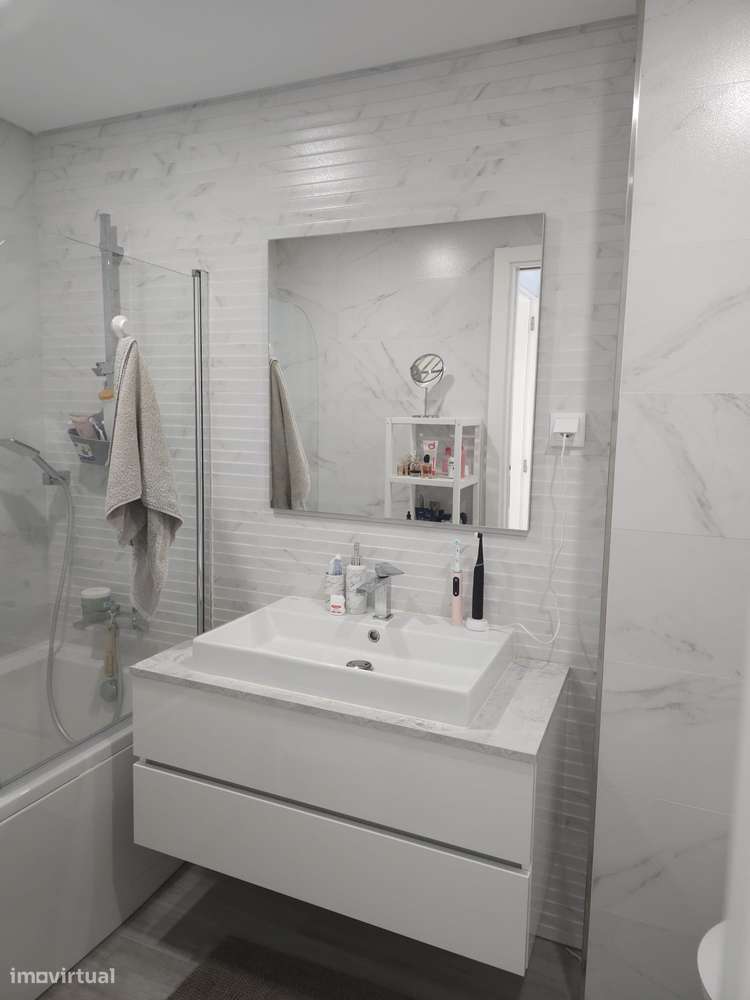 Apartamento T3 com varanda, ar condicionado e elevador-3