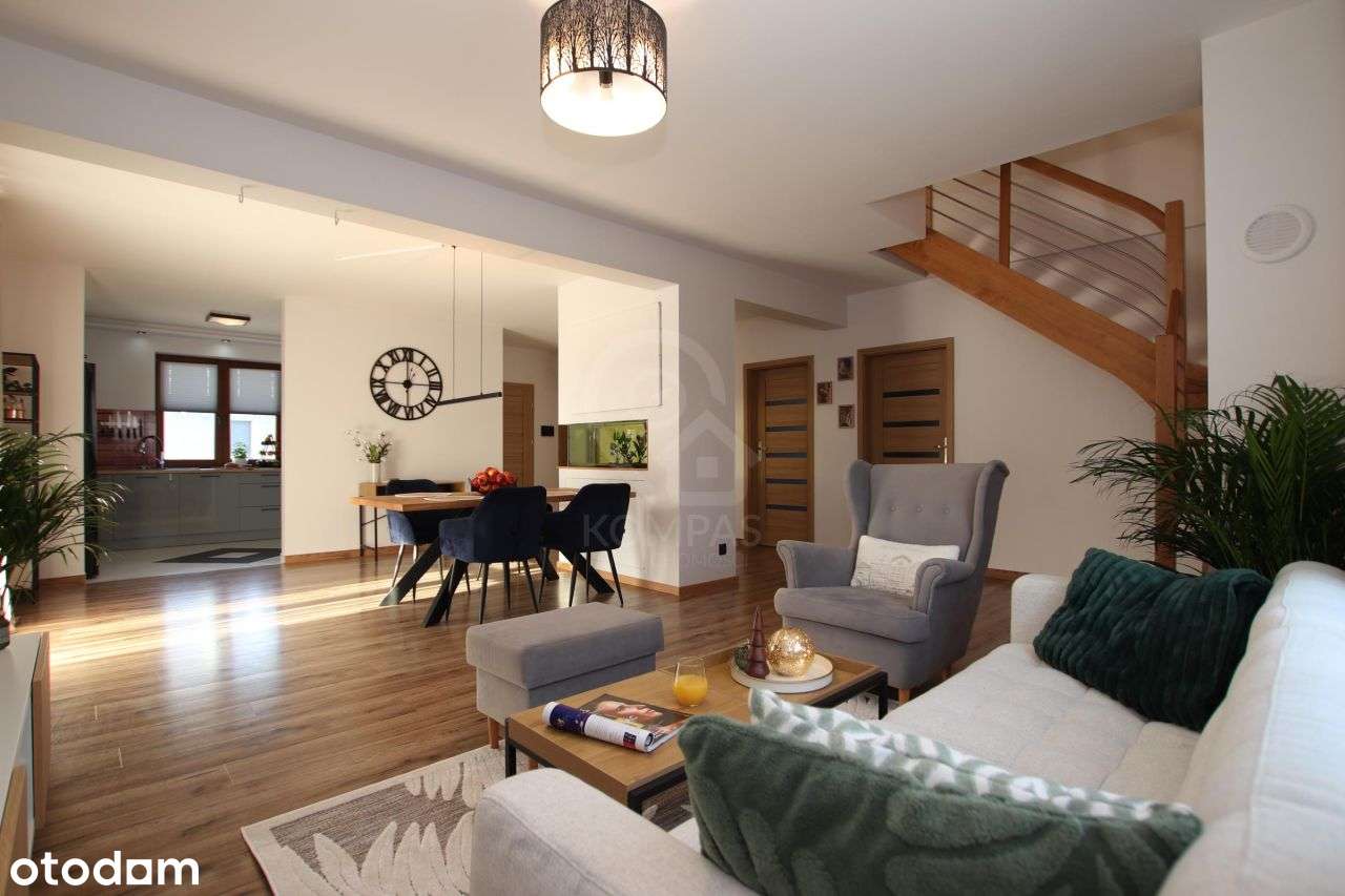 Dom z 2018r + garaż Do Wejścia - 500m do Pkp-2