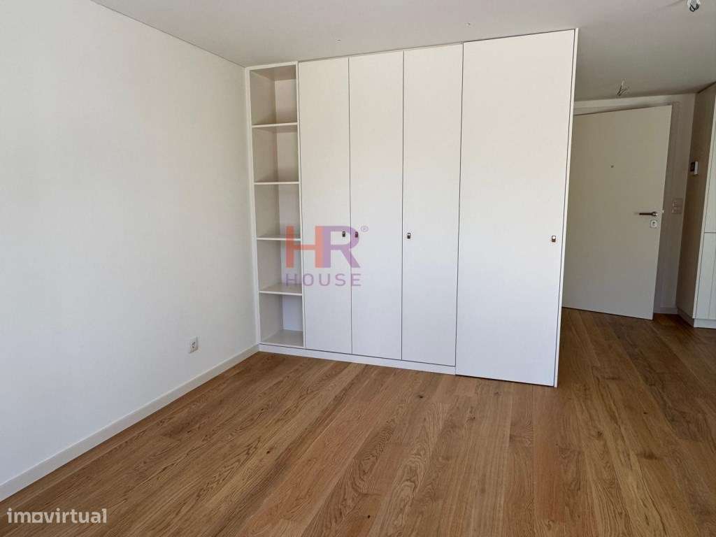 Junto ao Fórum Coimbra vende-se t1 com aparcamento privativo.-11