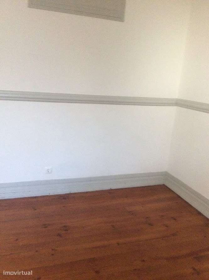 Apartamento T3 com varanda em Campo de Ourique-7