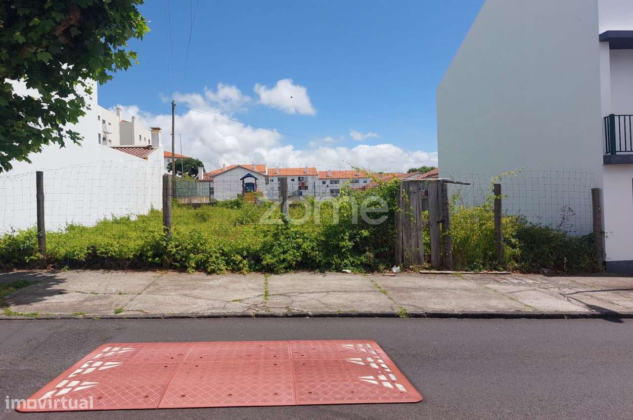 Lote para construção Rua Pintor Domingos Rebelo em Ponta Delgada - Grande imagem: 2/21