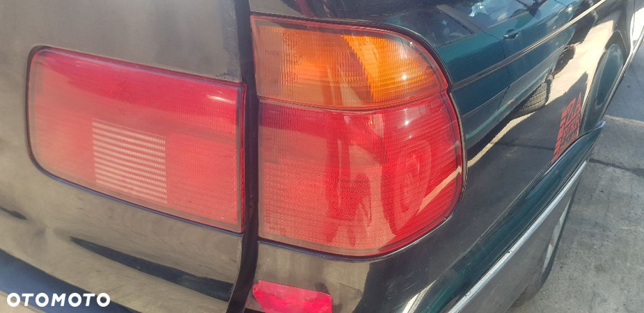 BMW E39 KOMBI LAMPA NA BŁOTNIK PRAWY TYŁ - 1