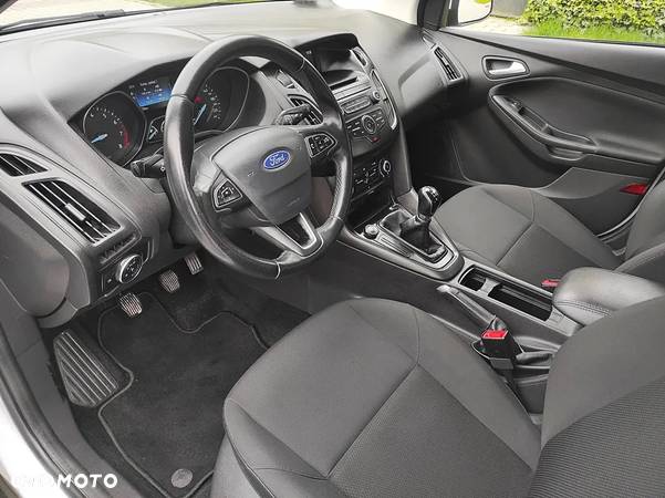 Ford Focus 1.6 Trend - 19