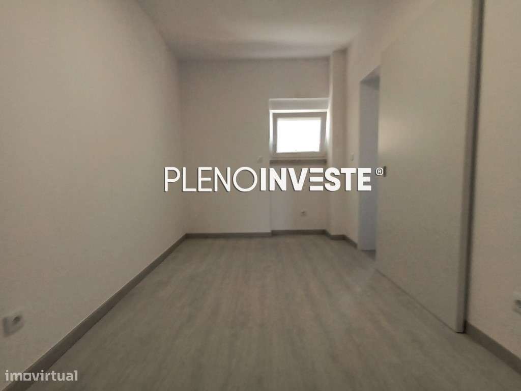 T4 Totalmente remodelado com vista rio no Seixal-12