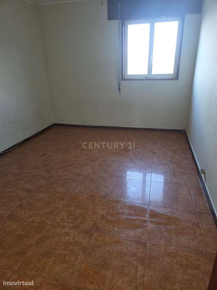 T2 com Grande Potencial na Póvoa de Varzim e Excelente Preço-26