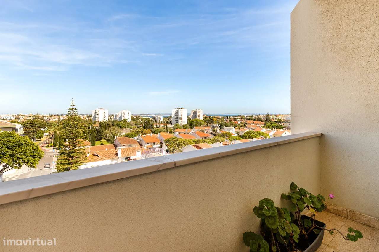 T2 Espaçoso com Varandas e Vista Mar – Quinta das Palmeiras, Oeiras - Grande imagem: 2/14