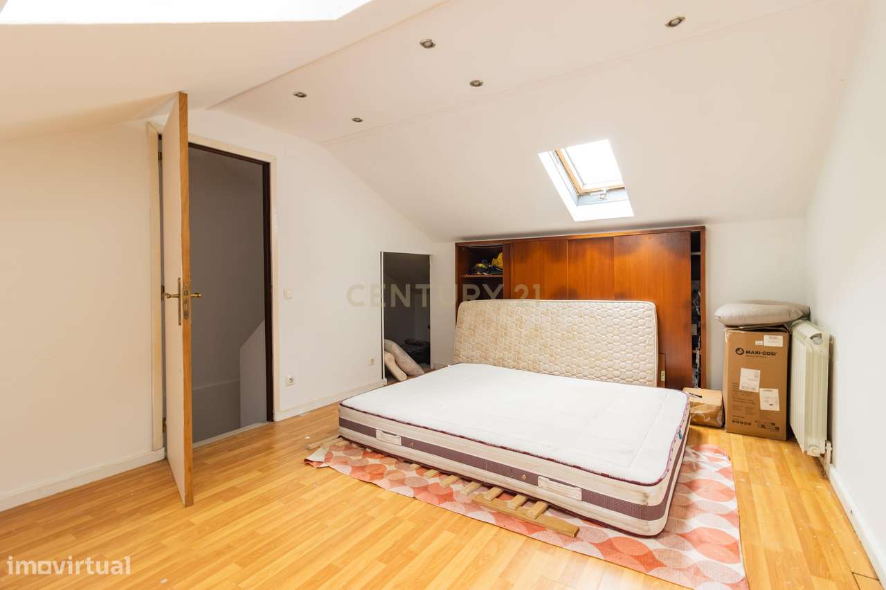 Moradia Geminada T2+1 com Sotão e Garagem - Grande imagem: 5/16