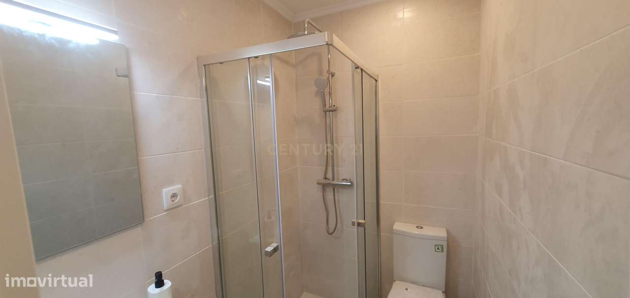 Prédio no Bairro Alto Remodelado com 3 Apartamentos e Loja, um Sonho p-48