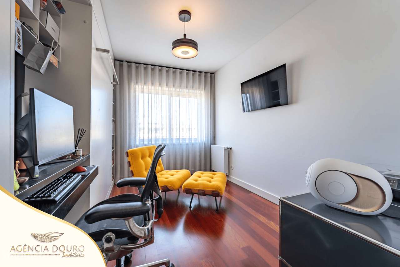 Apartamento T4 na 1ª linha do mar em Matosinhos-13