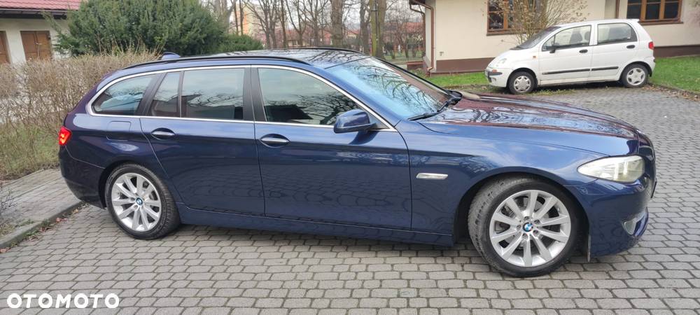 BMW Seria 5 523i Touring - 29