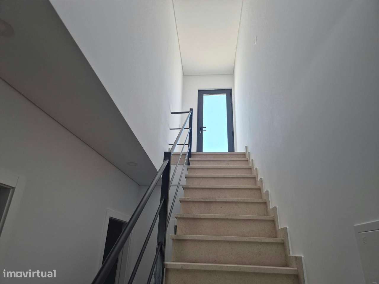 Penthouse T2 nova com garagem em Faro-18