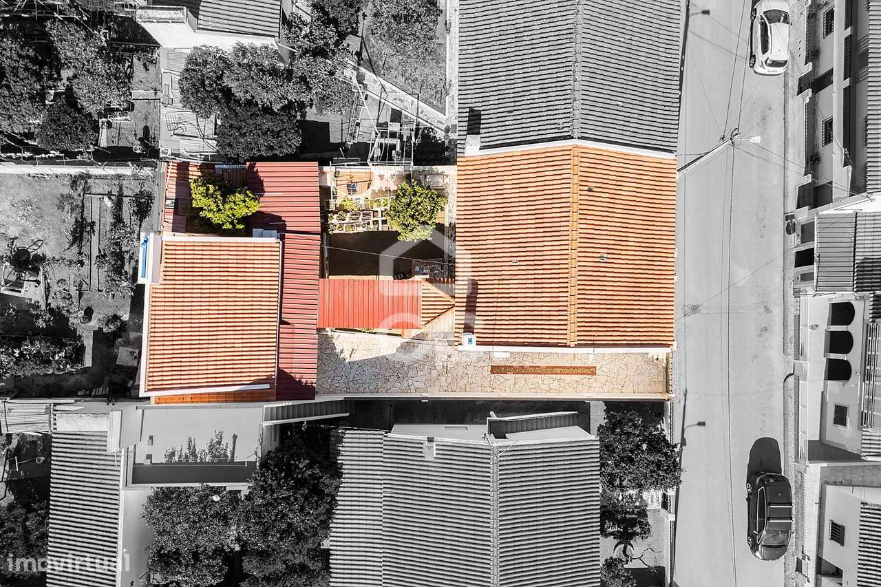 Moradia térrea com quintal, garagem e sótão, em lote de gaveto com 324 - Grande imagem: 5/54