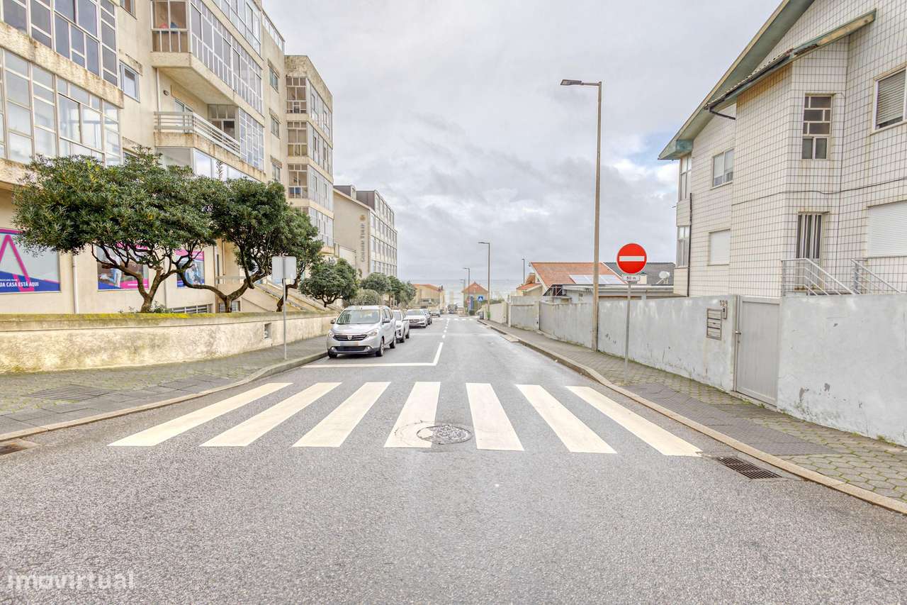 T3 Renovado com Terraço a 200m da Praia de Lavadores-20