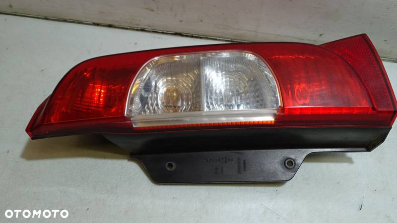 LAMPA PRAWA TYLNA PEUGEOT BIPPER 1.4HDI - 1