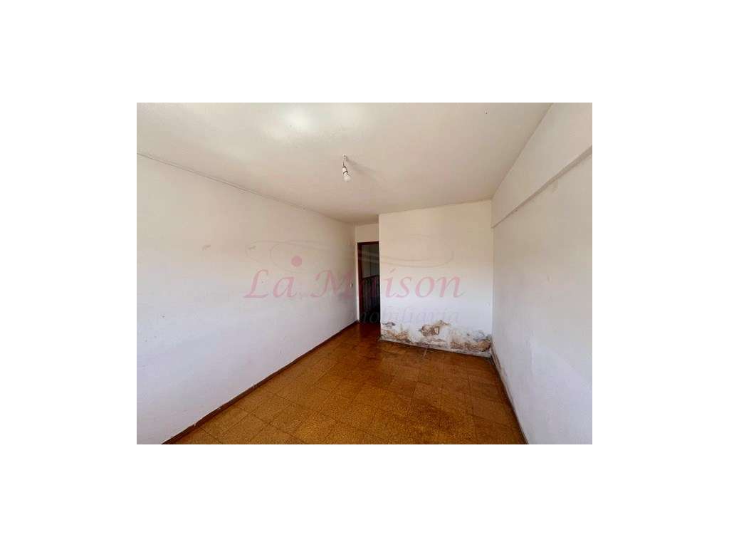 Excelente Apartamento T3 em Casal de Cambra-11