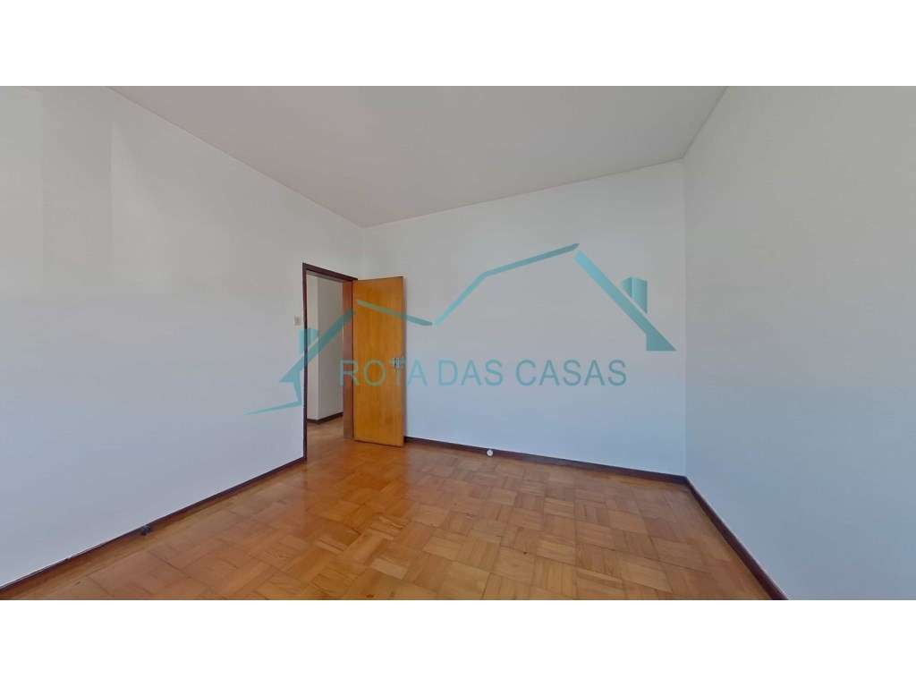 Moradia térrea com terreno em excelente localização - centro de Gon...-7