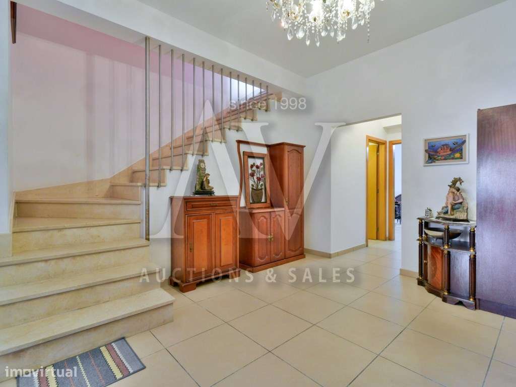 Moradia Independente V3+1 de R/C e Cave-24