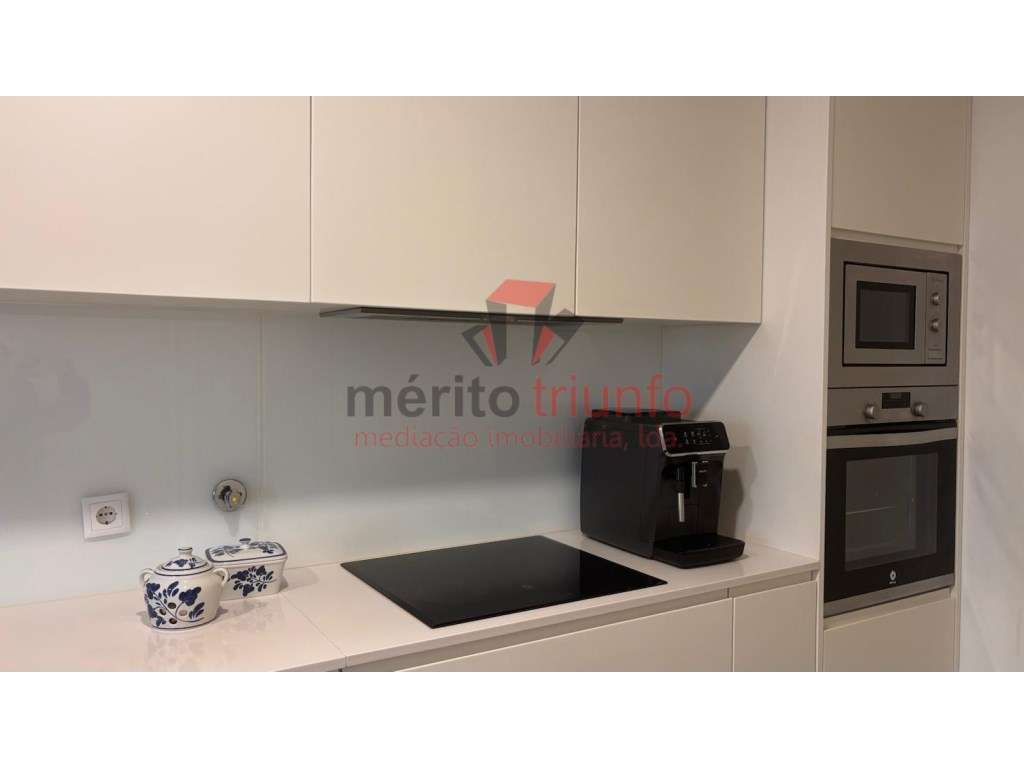 Excelente Apartamento c/ 3 Suites no Centro de Famalicão-13