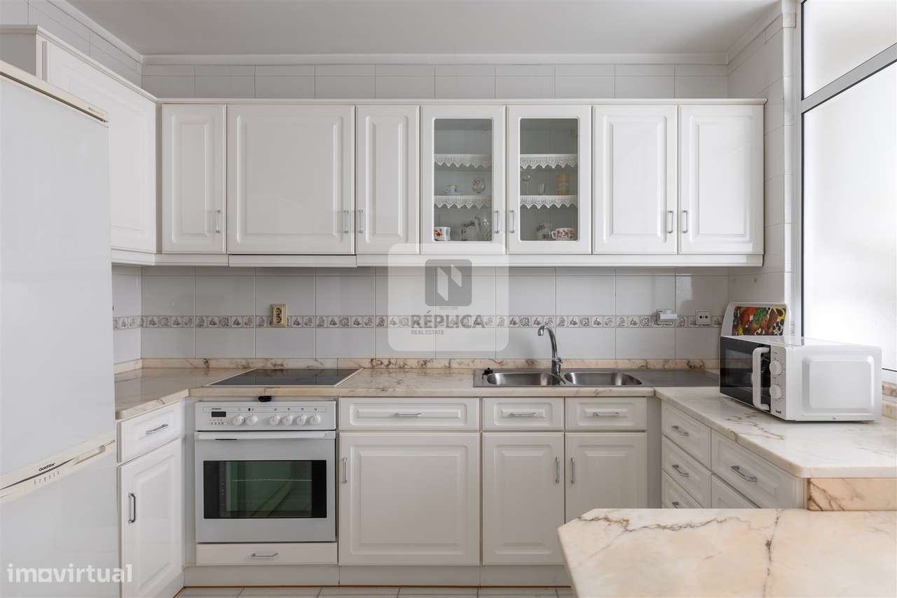 Apartamento T2 com varanda e Garagem em Matosinhos-14