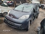 PEUGEOT 107 1.0 silnik skrzynia napęd sanki belka wahacz wahacze zacisk zaciski zwrotnica piasta kopyto mc person - 1