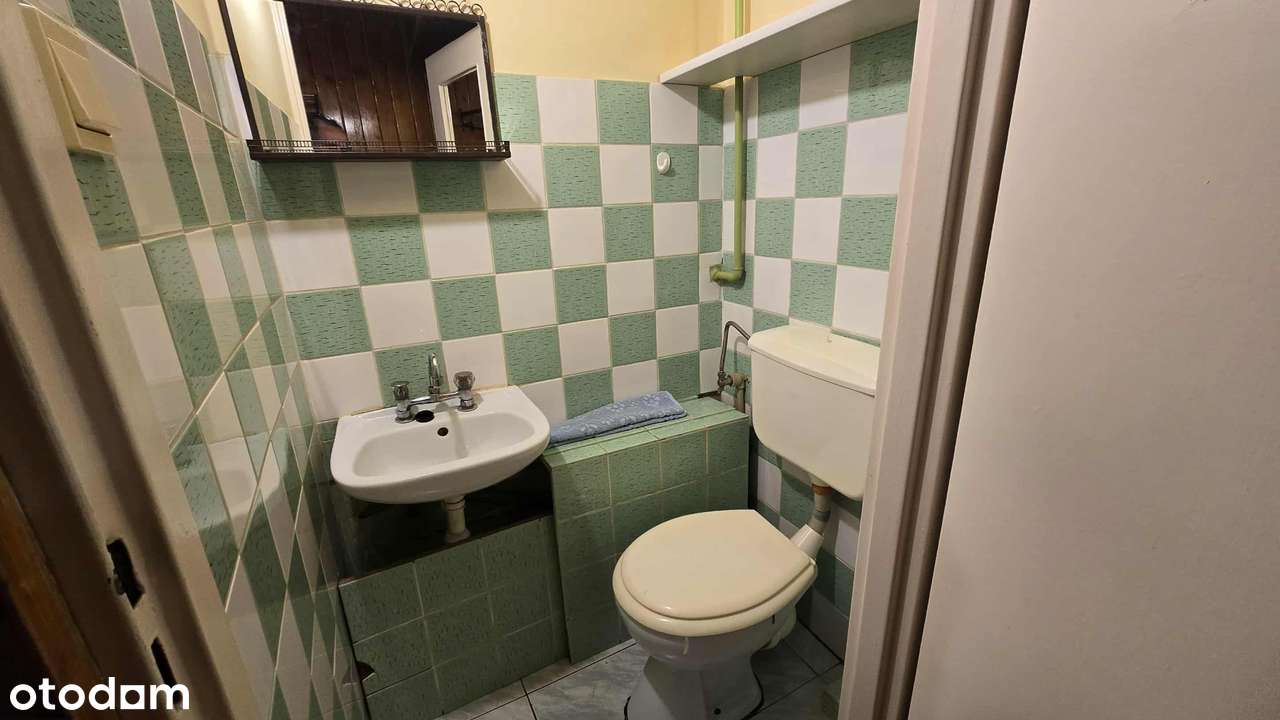 Duże mieszkanie typu M-5 w bloku na Osiedlu Górny Bór w Skoczowie.-6