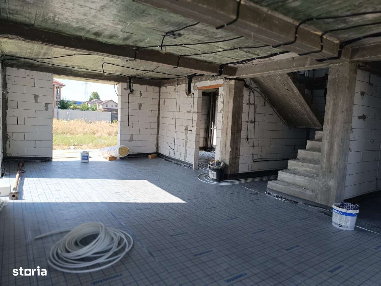 Casa zona Consul/Albesti 140mp utili,328mp teren,injcalzire pardoseala - Imagine principală: 5/9