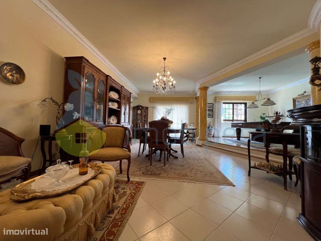SOBERBA MORADIA T6 COM CASA DE HOSPEDES EM ANEXO-20