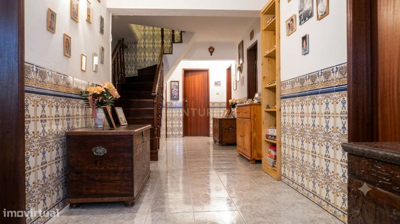 Apartamento de 5 quartos, com terraço e boa localização - Alverca do R