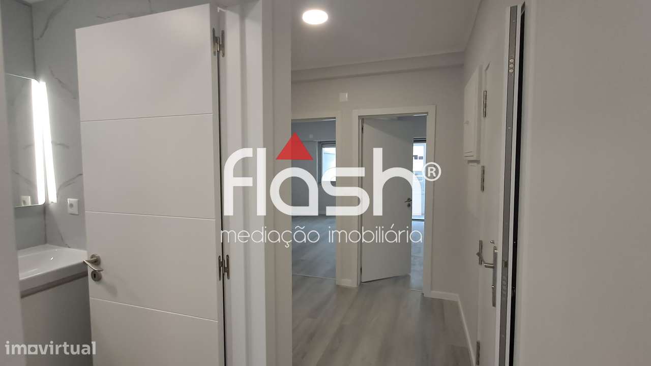 T2 Remodelado com elevador e arrecadação na Figueirinha-Oeiras-12