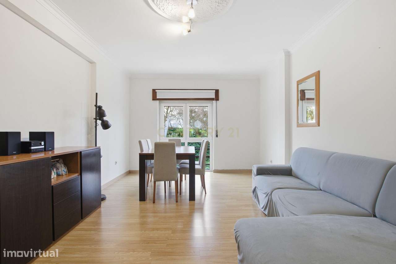 Apartamento T3 à Venda em Casal de Cambra – Excelente Estado de Conser-9
