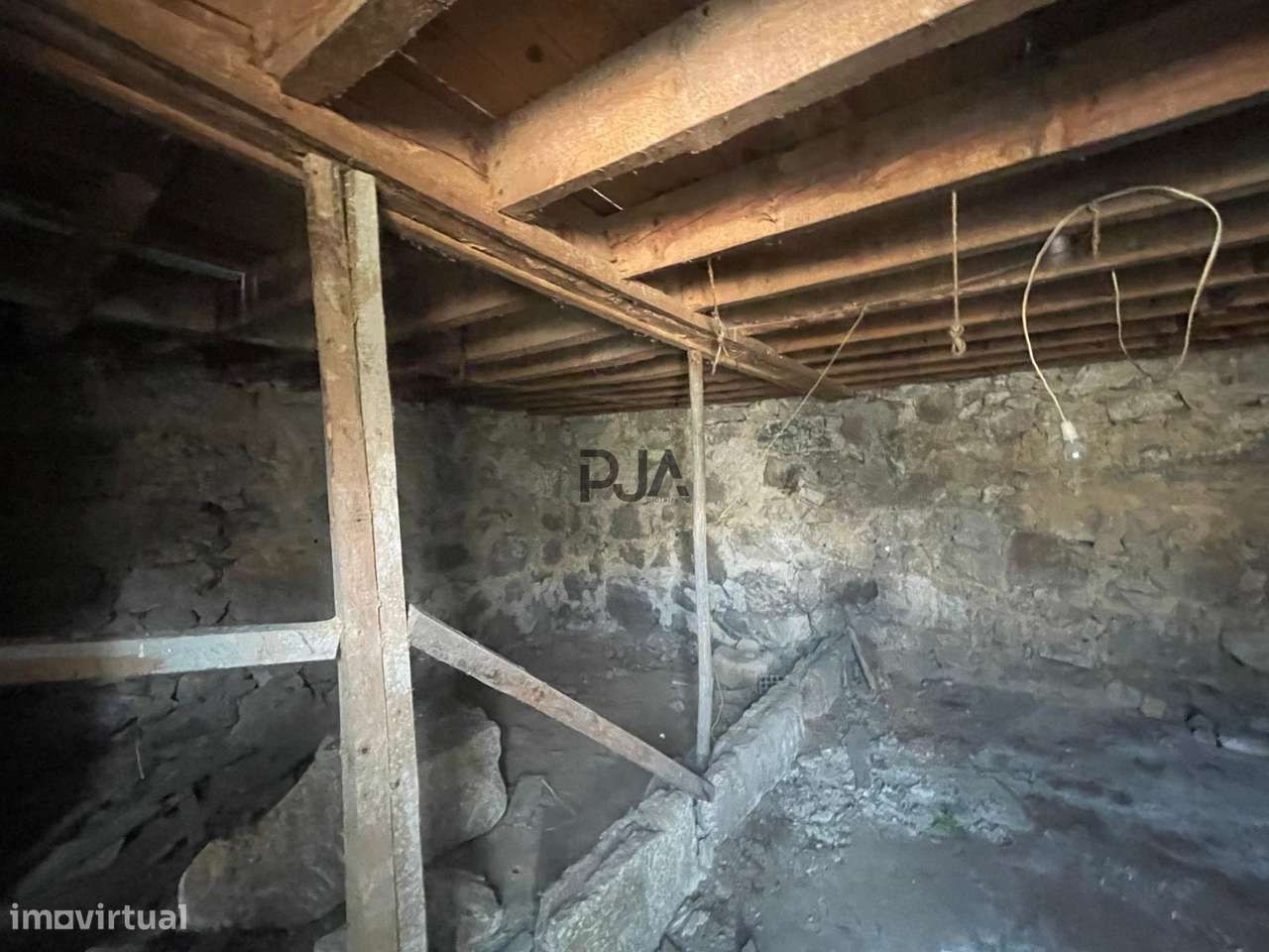 Moradia em granito para reconstruir em Mangualde - Grande imagem: 5/18