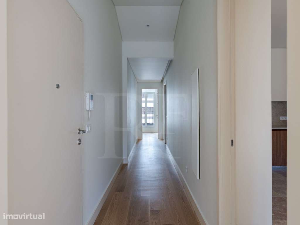 Apartamento T2 com varanda e vista rio em Lisboa-13