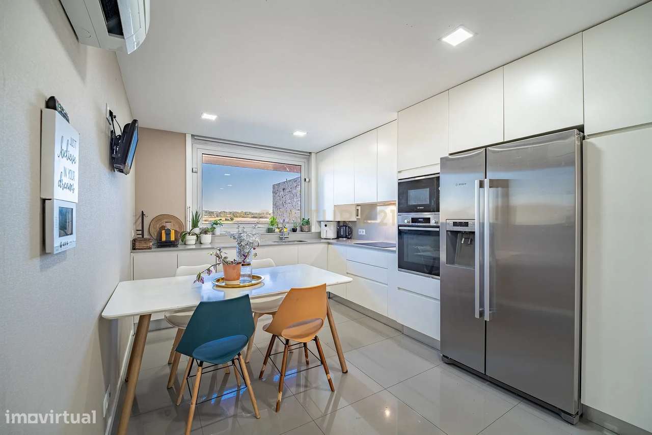 MORADIA T4 EM CONDOMÍNIO PRIVADO COM PISCINA EM APÚLIA – BRAGA - Grande imagem: 4/60