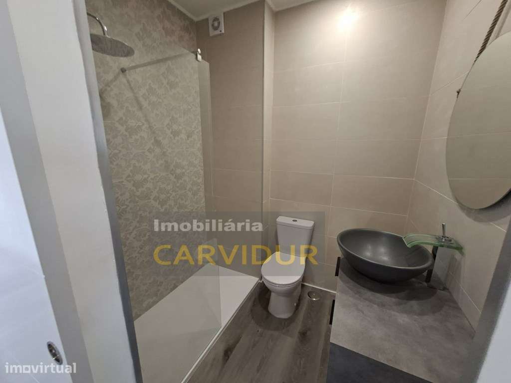 Baixa da Banheira T2 totalmente remodelado-18