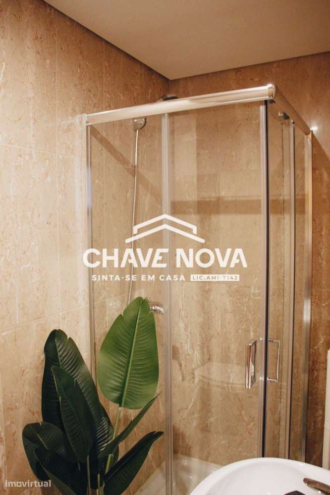 T5 triplex  3 frentes  piscina Garagem Junto colégio Luso Francês-7