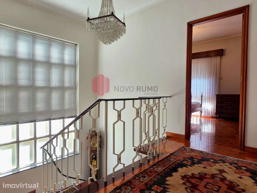 Moradia T6 de 4 frentes em Nogueira da Maia Excelente estado, áreas...-21