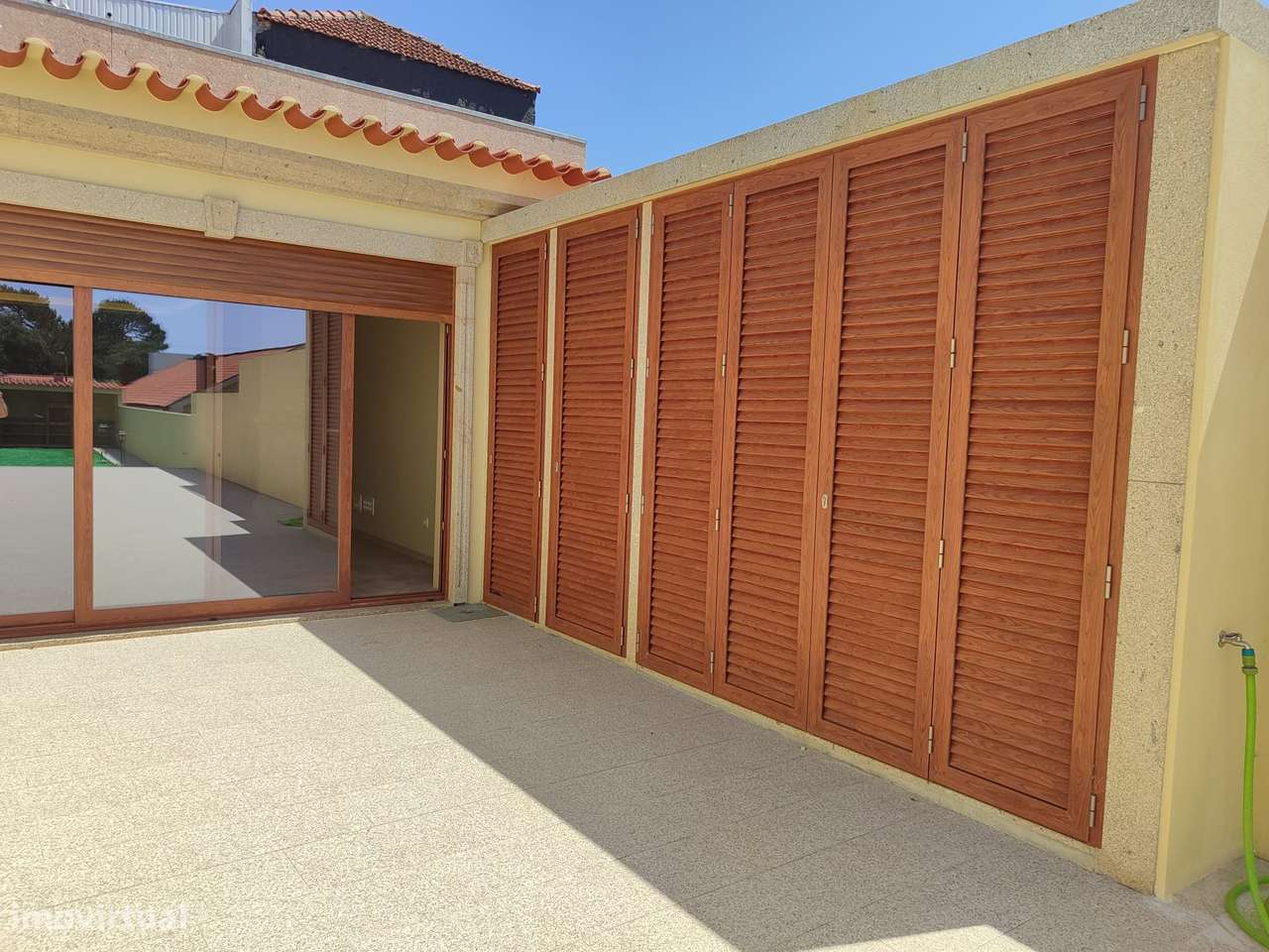 Excelente Moradia  2 frentes + Garagem + Terraço c/ Barbecue + Jardim-10