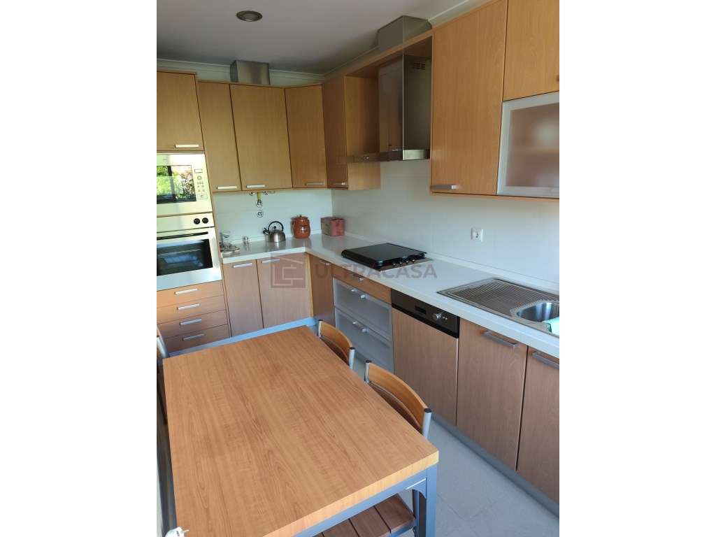 Vende-se Moradia V4 renovada com terraço, churrasqueira e horta a 5...-4