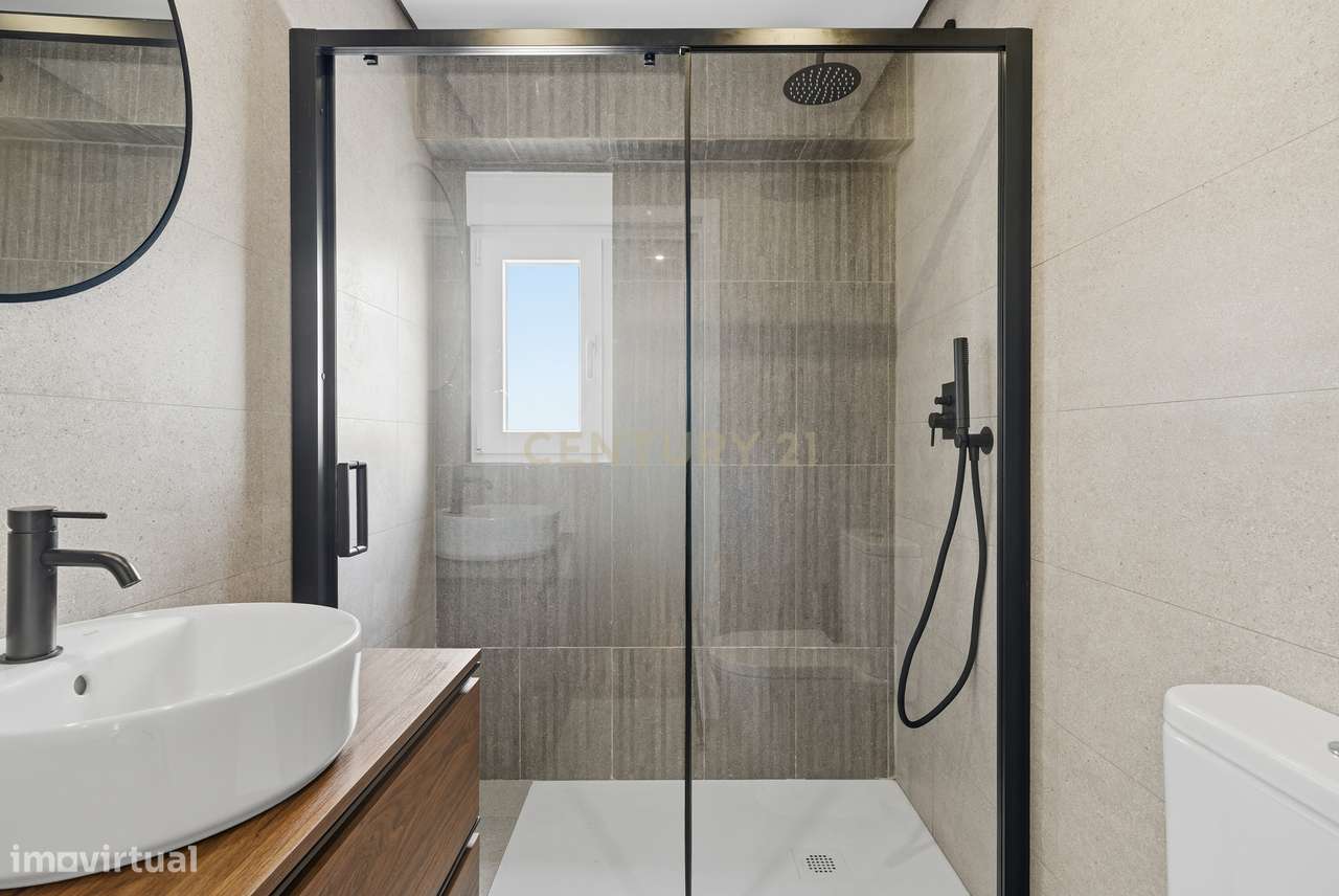 Moradia Renovada com Jardim, no Sarge-13